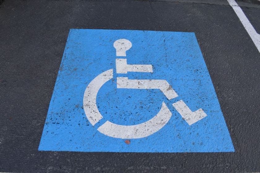 Stationnement gratuit partout pour les handicapés