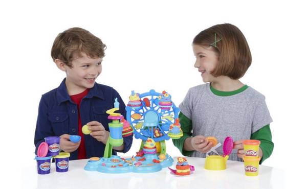 Offrez à vos enfants le carrousel des gâteaux Play-Doh à moins de 10€