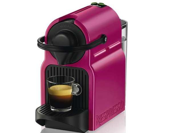 La machine Nespresso Krups Inissia fushia à 64,99 € + 70 € de café offerts sur Darty