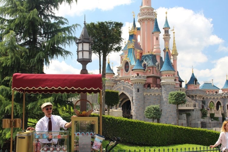 2 000 offres d’emploi saisonnières en CDD chez Disneyland Paris