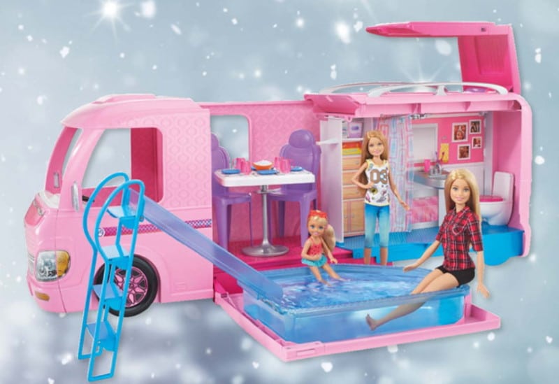 Camping-Car Barbie transformable à moitié prix avec la carte Carrefour